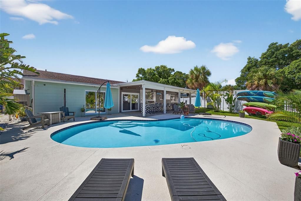 For Sale: $899,900 (3 beds, 2 baths, 1391 Square Feet)