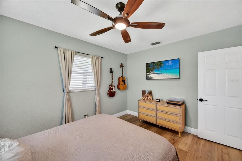 For Sale: $899,900 (3 beds, 2 baths, 1391 Square Feet)