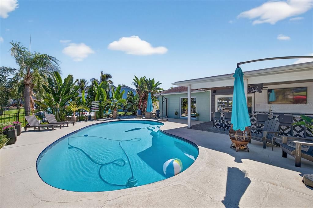 For Sale: $899,900 (3 beds, 2 baths, 1391 Square Feet)