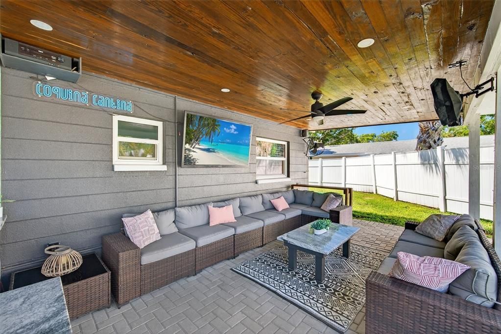 For Sale: $899,900 (3 beds, 2 baths, 1391 Square Feet)