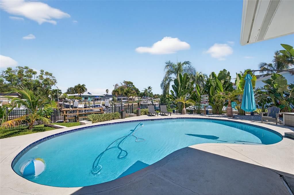 For Sale: $899,900 (3 beds, 2 baths, 1391 Square Feet)