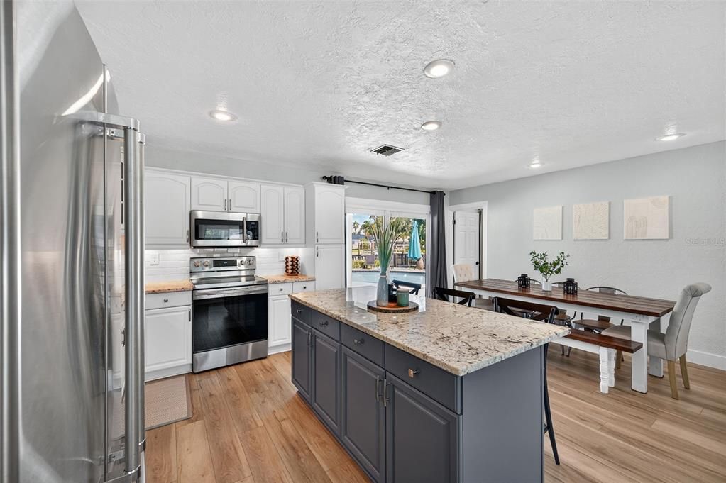 For Sale: $899,900 (3 beds, 2 baths, 1391 Square Feet)