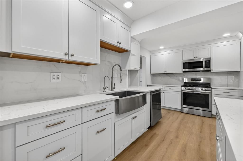 Active With Contract: $549,900 (3 beds, 2 baths, 1740 Square Feet)