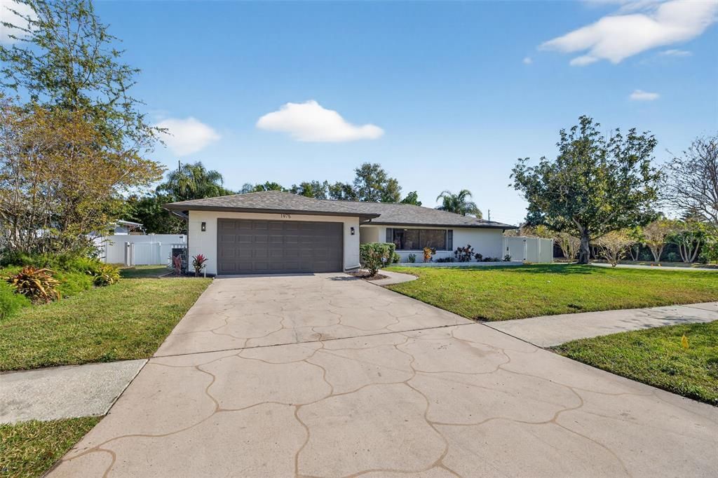 Active With Contract: $549,900 (3 beds, 2 baths, 1740 Square Feet)