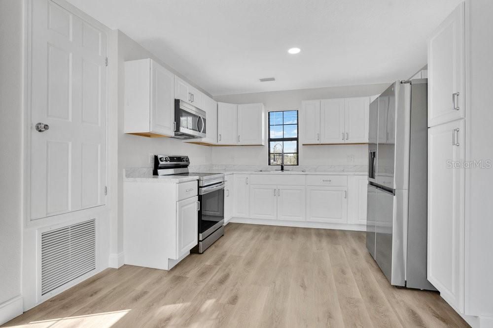 Activo con contrato: $460,000 (5 camas, 3 baños, 3336 Pies cuadrados)