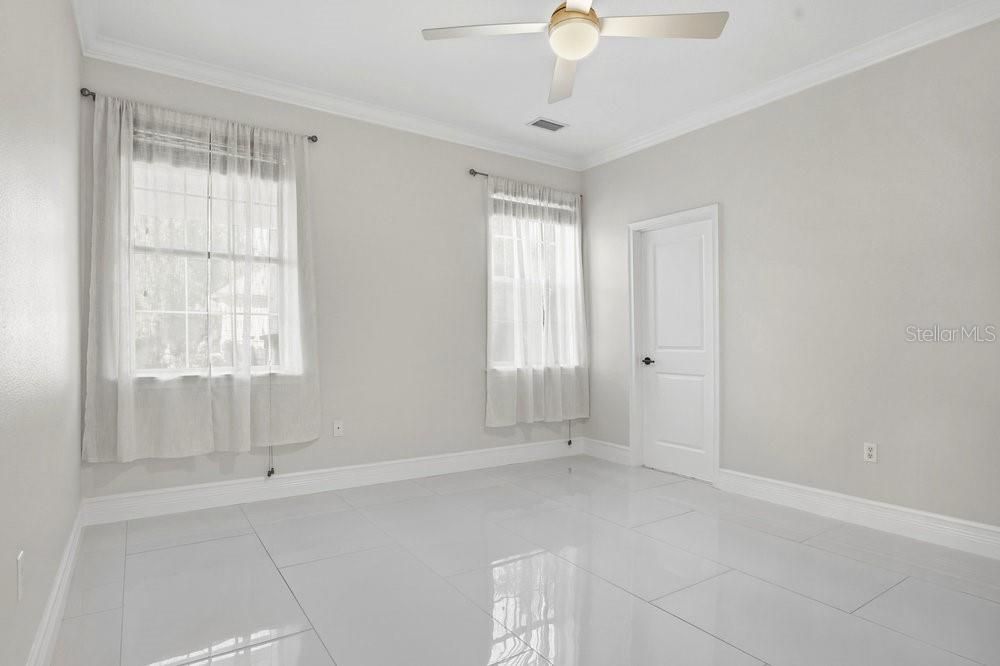 Activo con contrato: $460,000 (5 camas, 3 baños, 3336 Pies cuadrados)