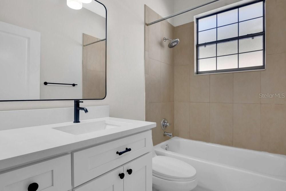 Activo con contrato: $460,000 (5 camas, 3 baños, 3336 Pies cuadrados)