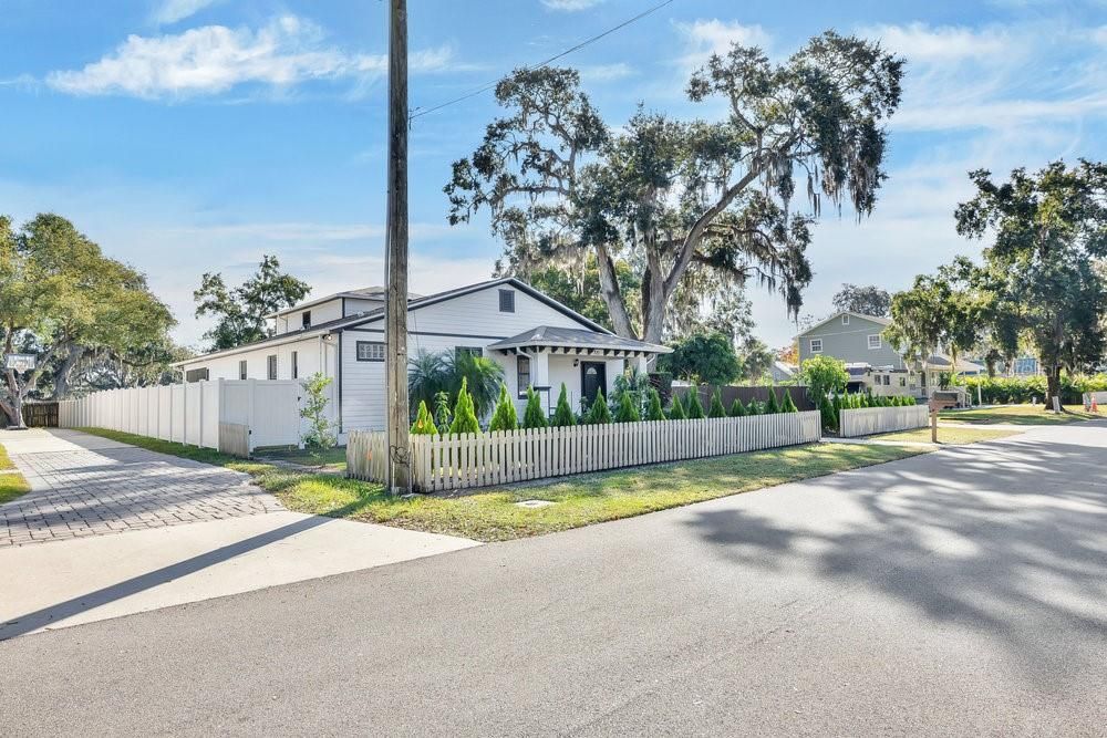 Activo con contrato: $460,000 (5 camas, 3 baños, 3336 Pies cuadrados)