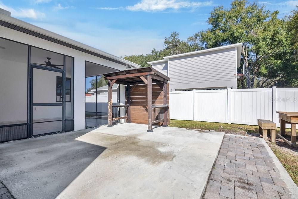 Activo con contrato: $460,000 (5 camas, 3 baños, 3336 Pies cuadrados)