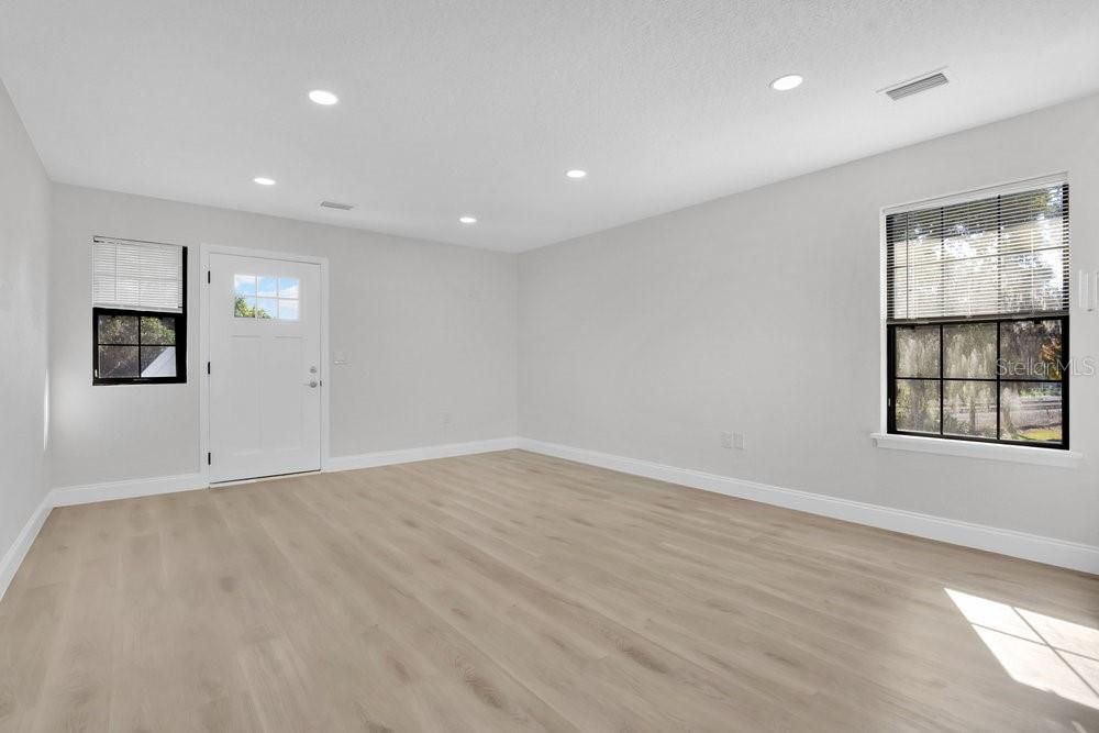 Activo con contrato: $460,000 (5 camas, 3 baños, 3336 Pies cuadrados)