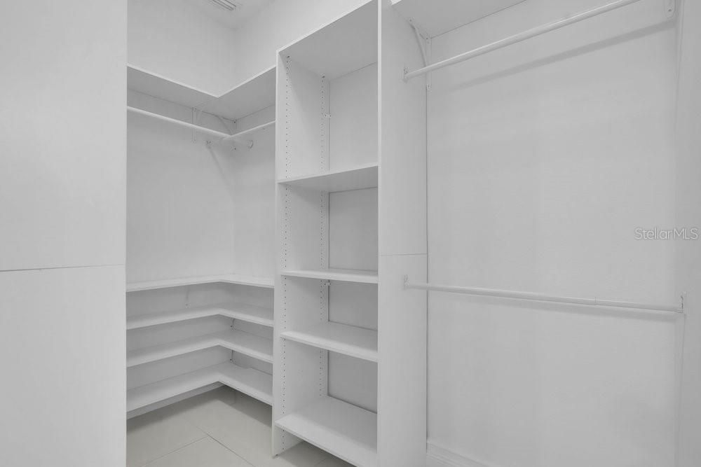 Activo con contrato: $460,000 (5 camas, 3 baños, 3336 Pies cuadrados)