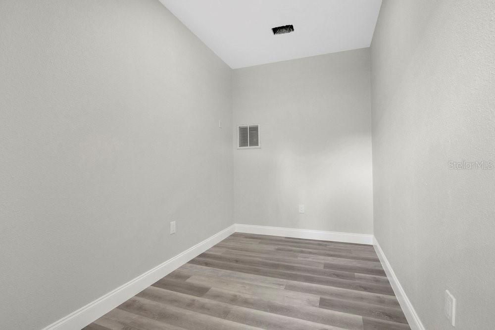 Activo con contrato: $460,000 (5 camas, 3 baños, 3336 Pies cuadrados)