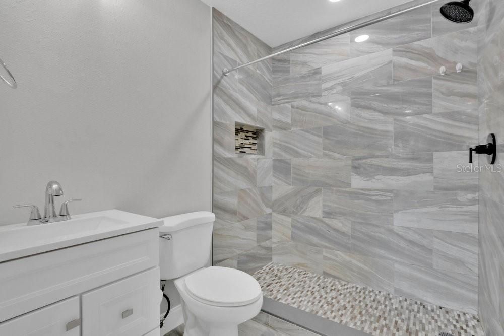 Activo con contrato: $460,000 (5 camas, 3 baños, 3336 Pies cuadrados)