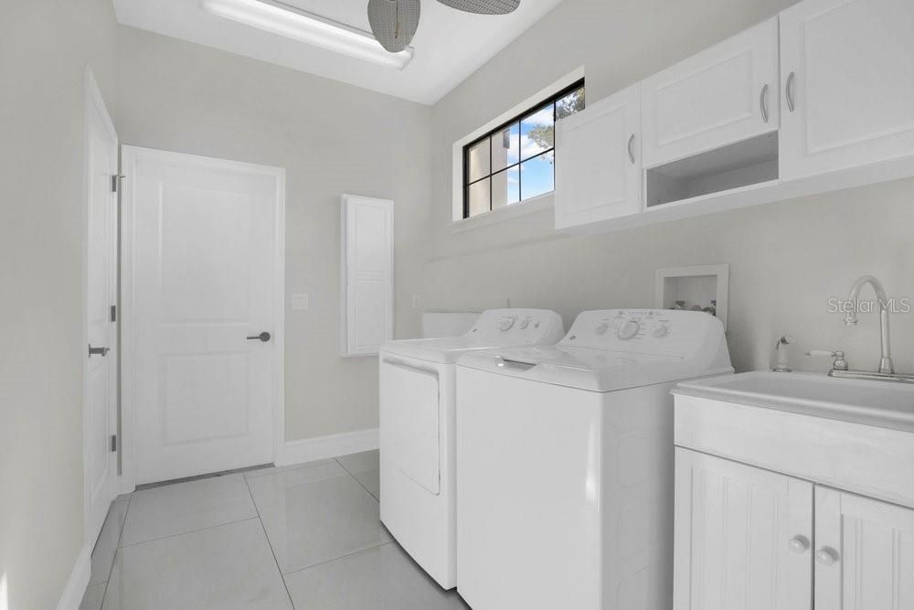 Activo con contrato: $460,000 (5 camas, 3 baños, 3336 Pies cuadrados)