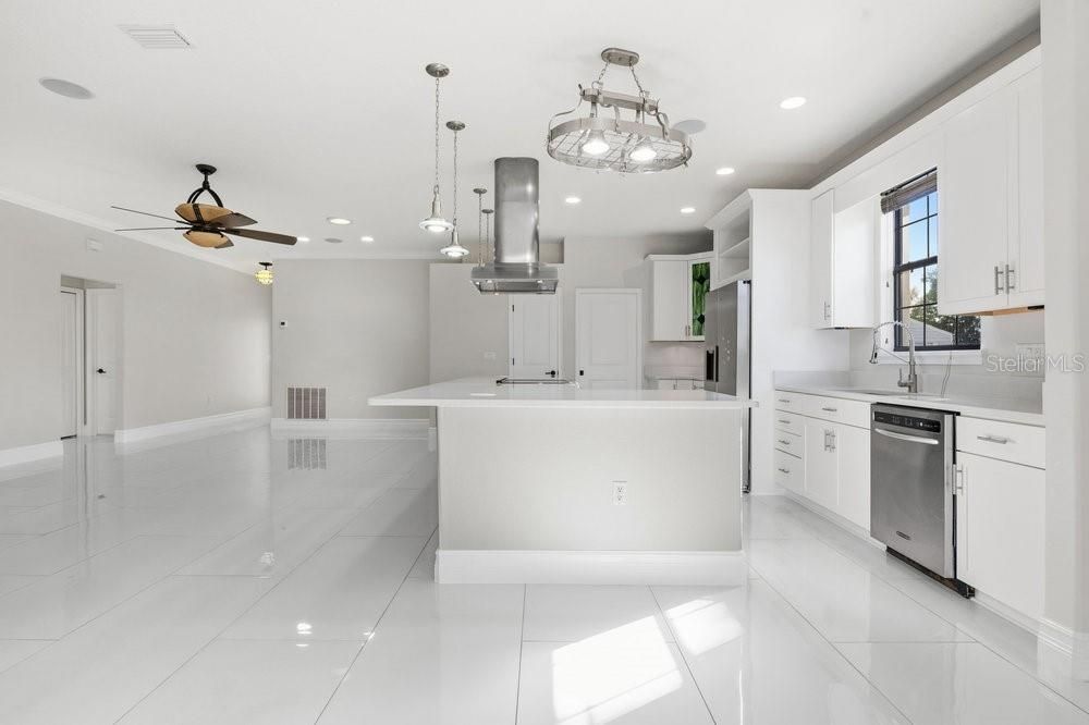 Activo con contrato: $460,000 (5 camas, 3 baños, 3336 Pies cuadrados)