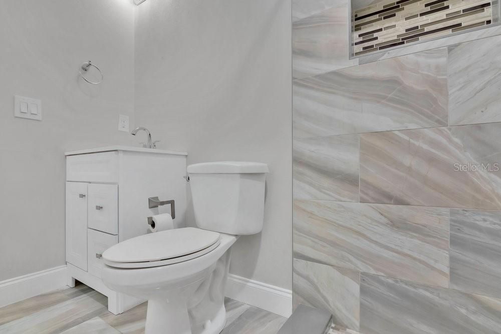 Activo con contrato: $460,000 (5 camas, 3 baños, 3336 Pies cuadrados)