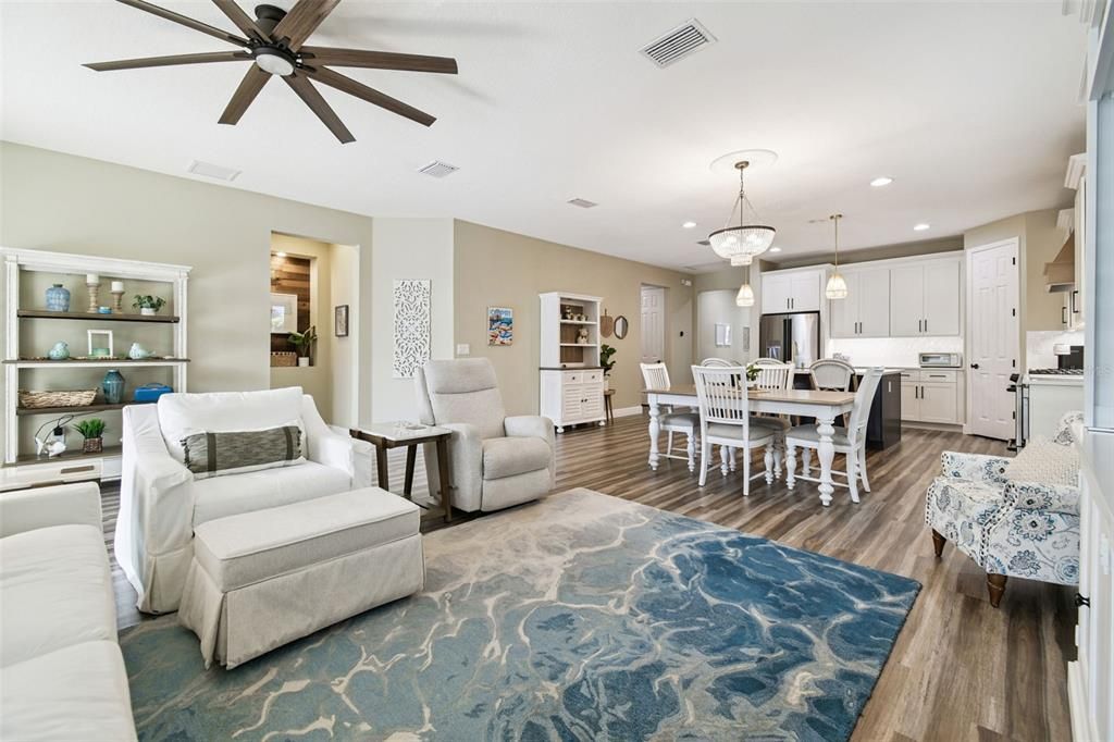 En Venta: $629,900 (3 camas, 3 baños, 2218 Pies cuadrados)