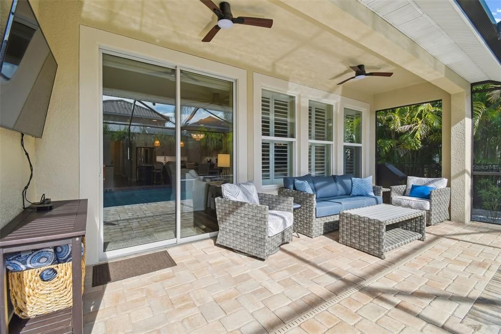 En Venta: $629,900 (3 camas, 3 baños, 2218 Pies cuadrados)