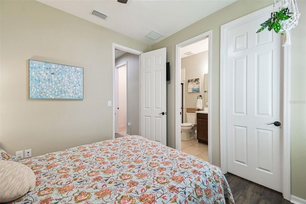 En Venta: $629,900 (3 camas, 3 baños, 2218 Pies cuadrados)