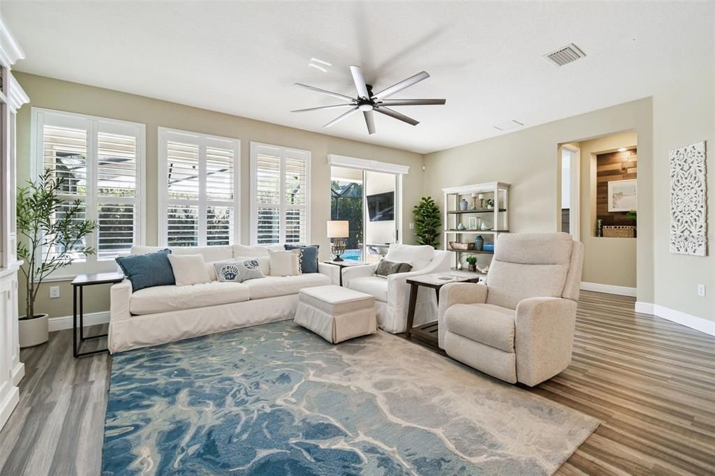 En Venta: $629,900 (3 camas, 3 baños, 2218 Pies cuadrados)