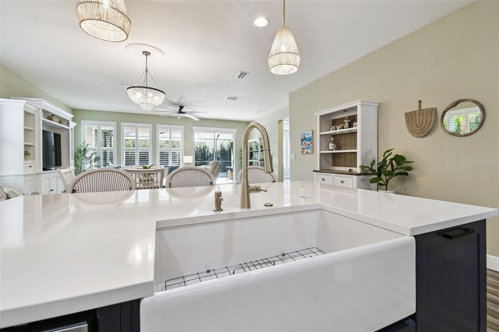 En Venta: $629,900 (3 camas, 3 baños, 2218 Pies cuadrados)