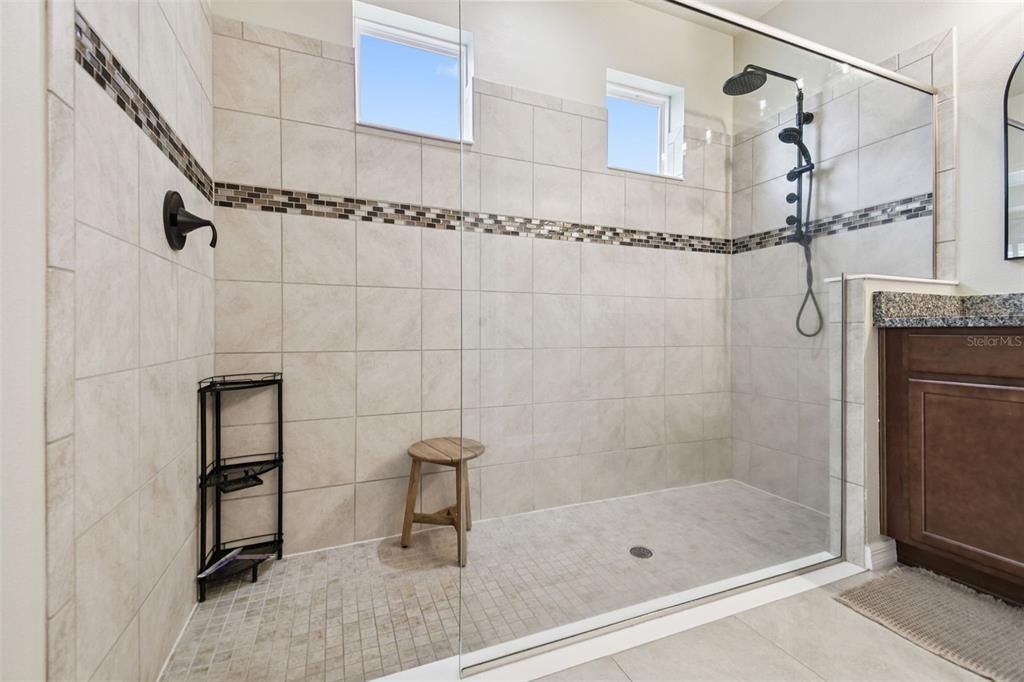 En Venta: $629,900 (3 camas, 3 baños, 2218 Pies cuadrados)