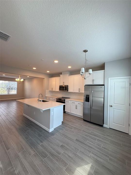 For Rent: $2,290 (3 beds, 2 baths, 1691 Square Feet)