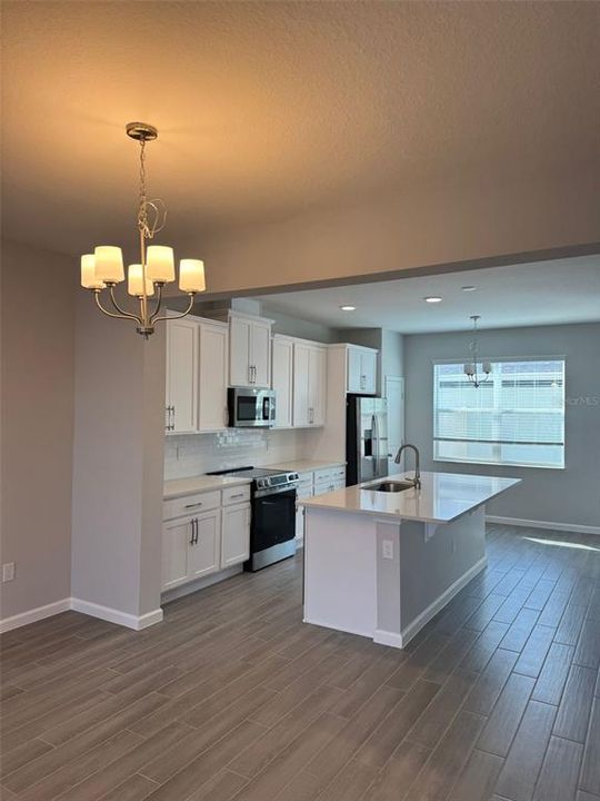 For Rent: $2,290 (3 beds, 2 baths, 1691 Square Feet)