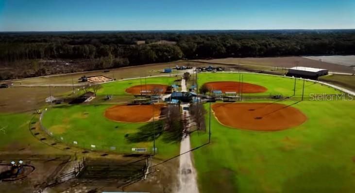 Под контрактом: $349,900 (4 спален, 2 ванн, 2154 Квадратных фут)