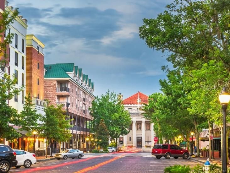 Под контрактом: $349,900 (4 спален, 2 ванн, 2154 Квадратных фут)