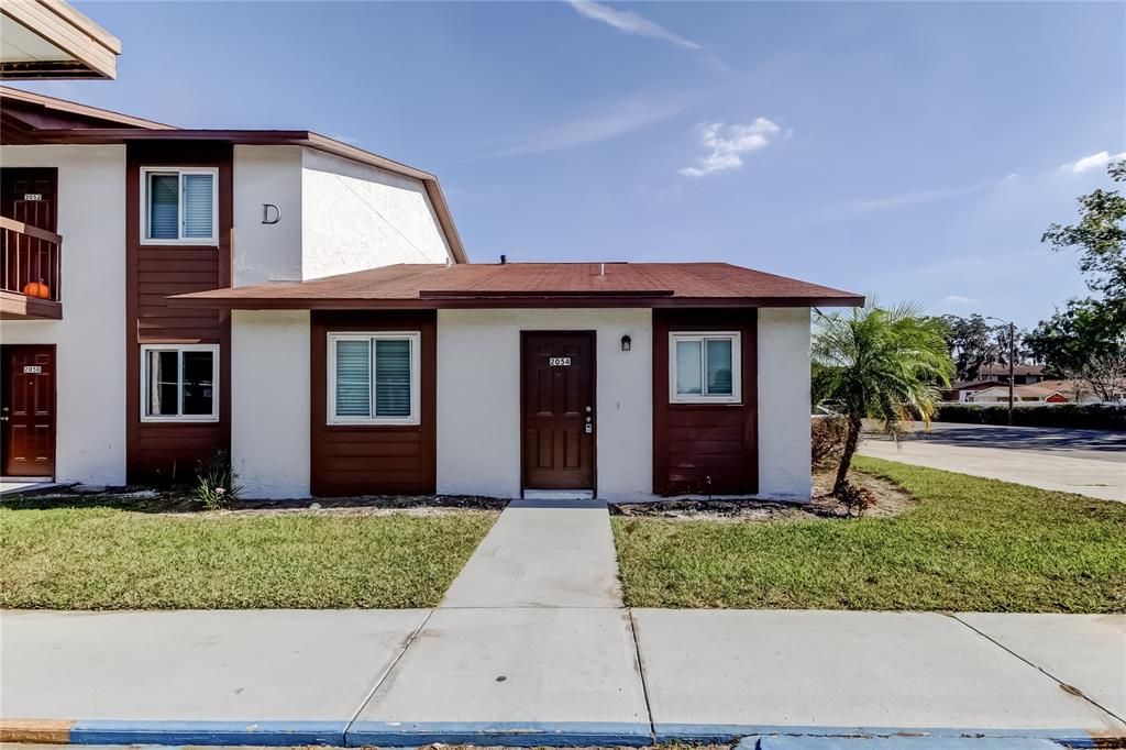 待售: $155,000 (2 贝兹, 2 浴室, 876 平方英尺)