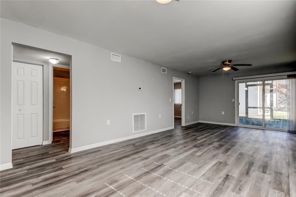 待售: $155,000 (2 贝兹, 2 浴室, 876 平方英尺)