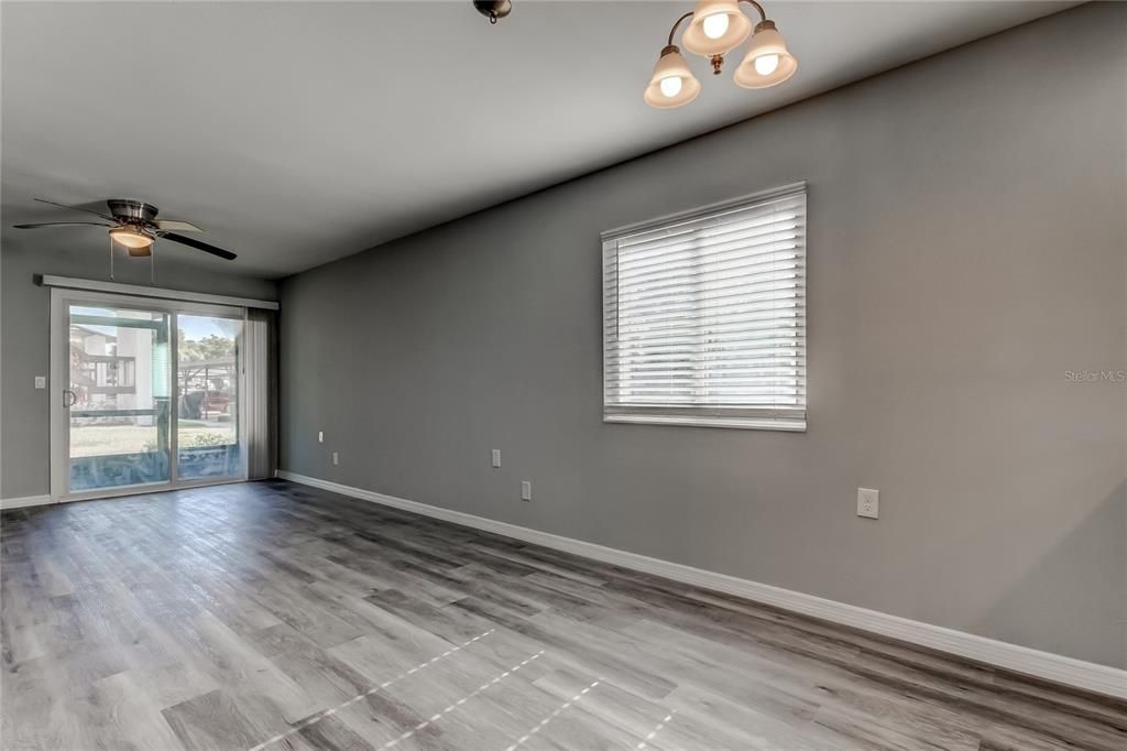 待售: $155,000 (2 贝兹, 2 浴室, 876 平方英尺)