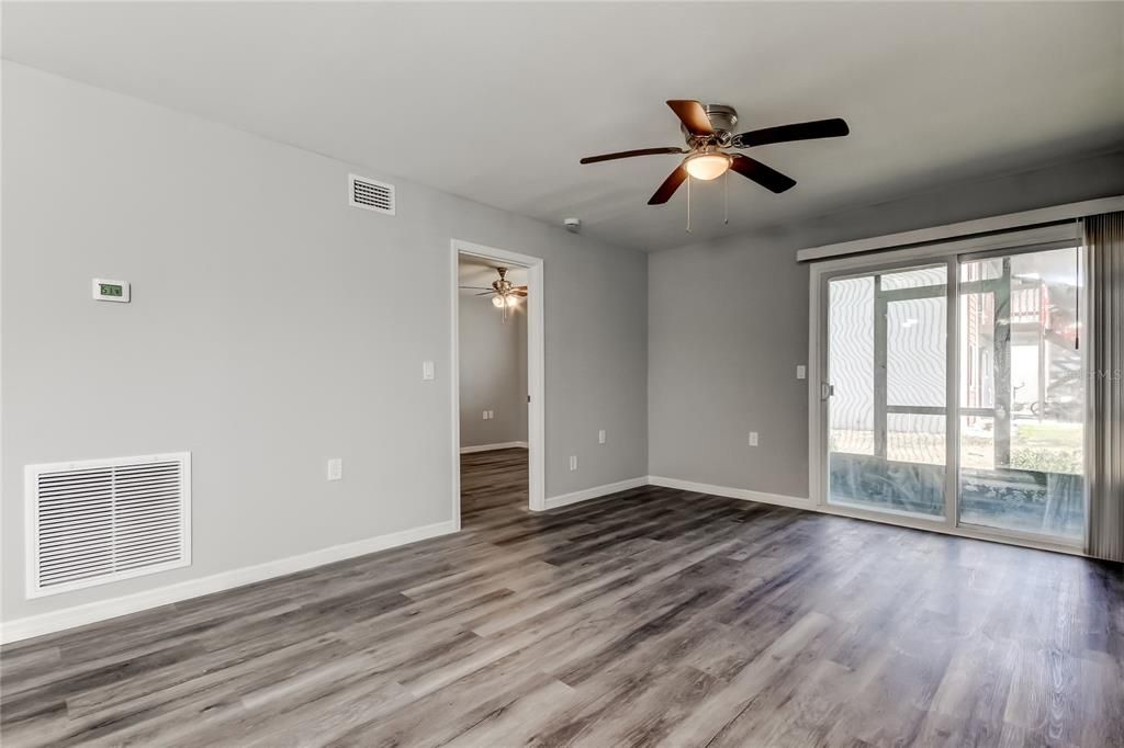 待售: $155,000 (2 贝兹, 2 浴室, 876 平方英尺)