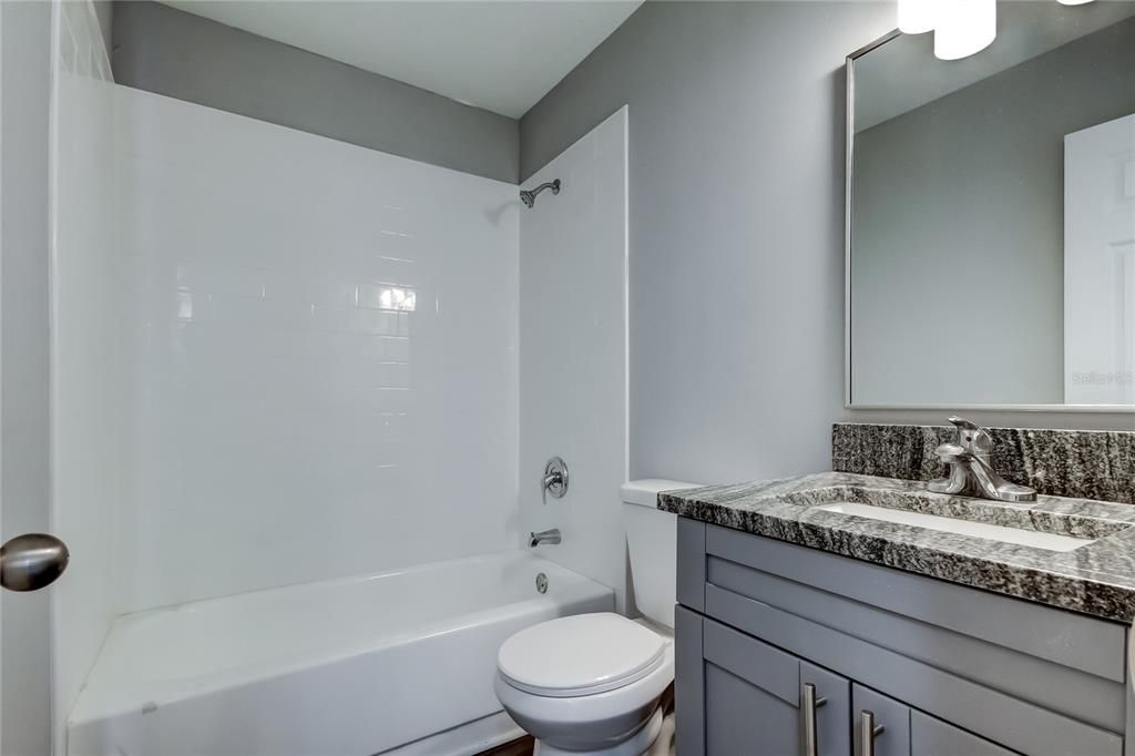 待售: $155,000 (2 贝兹, 2 浴室, 876 平方英尺)