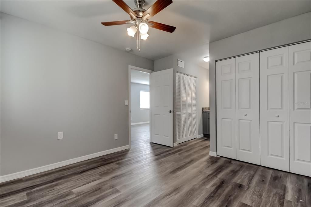 待售: $155,000 (2 贝兹, 2 浴室, 876 平方英尺)