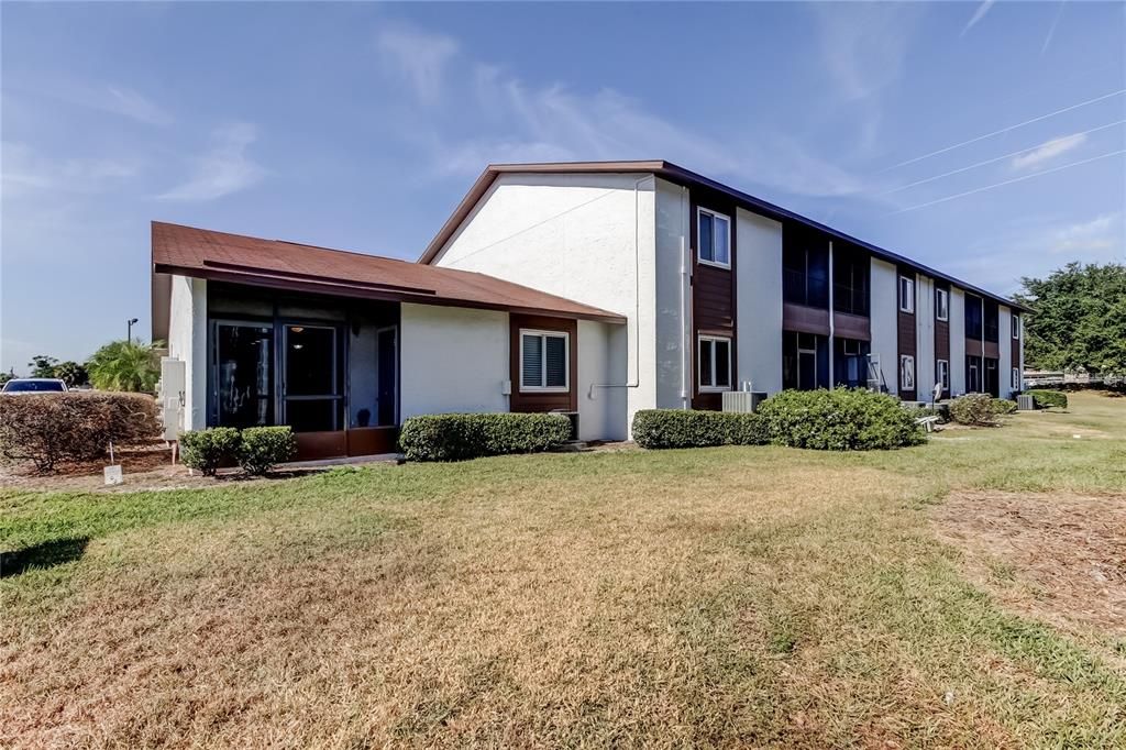 待售: $155,000 (2 贝兹, 2 浴室, 876 平方英尺)