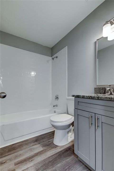 待售: $155,000 (2 贝兹, 2 浴室, 876 平方英尺)