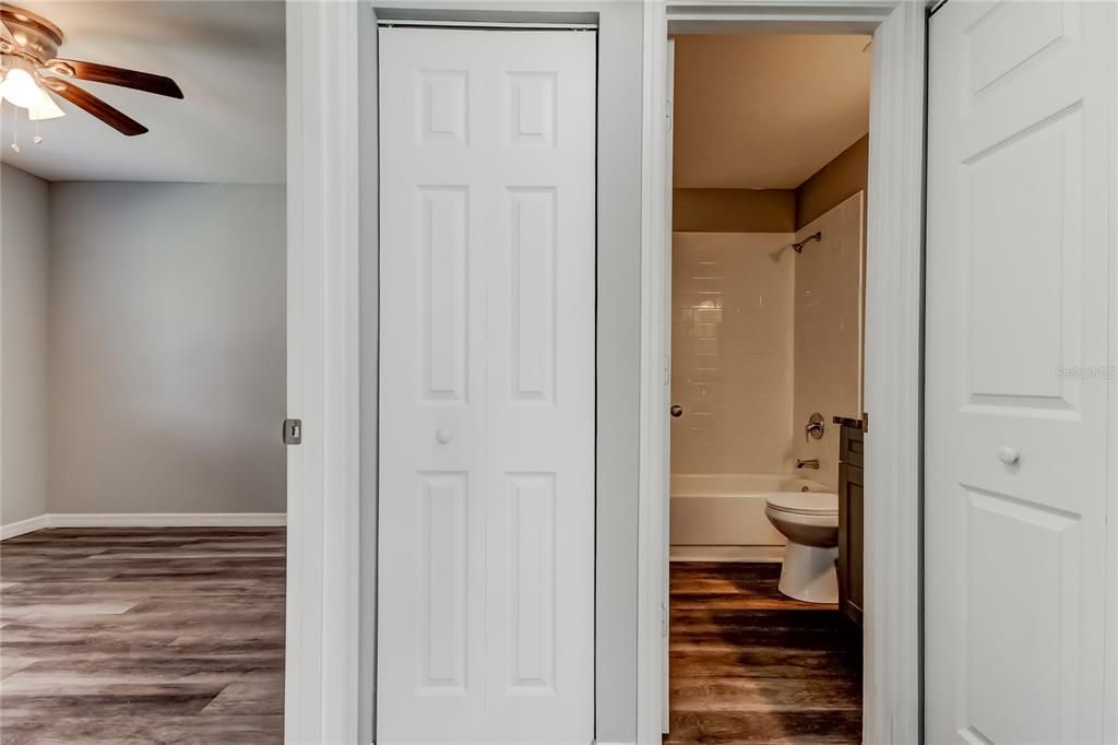 待售: $155,000 (2 贝兹, 2 浴室, 876 平方英尺)