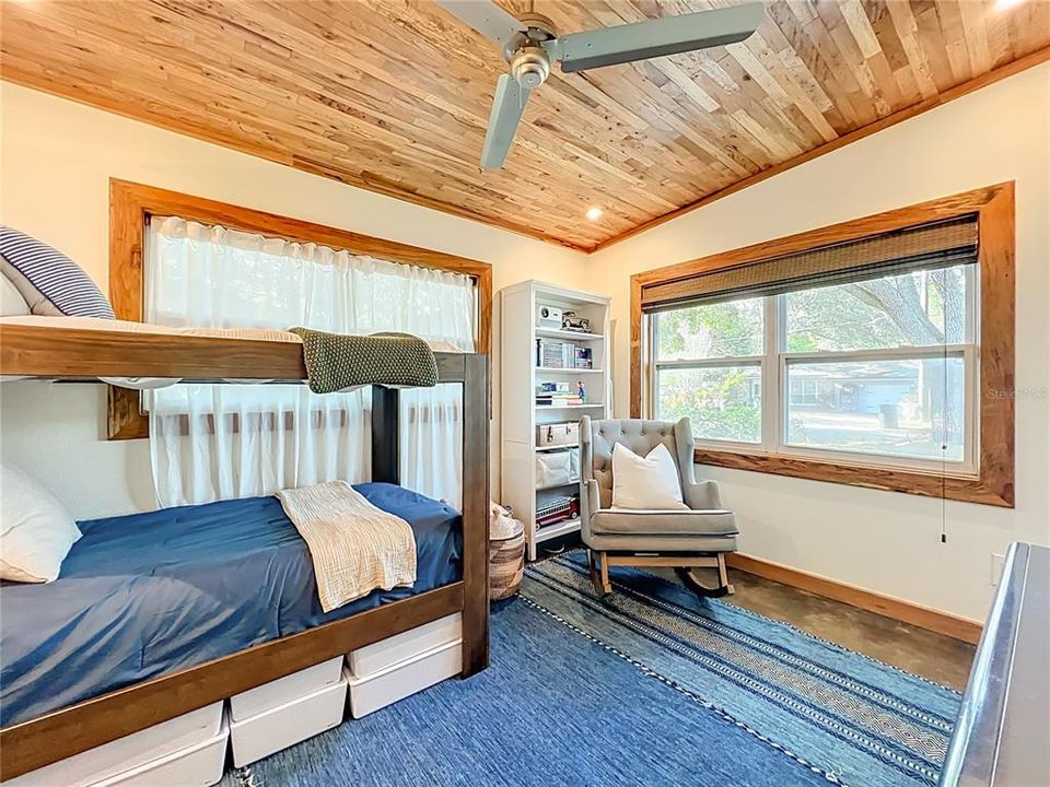 Activo con contrato: $594,990 (3 camas, 2 baños, 1568 Pies cuadrados)