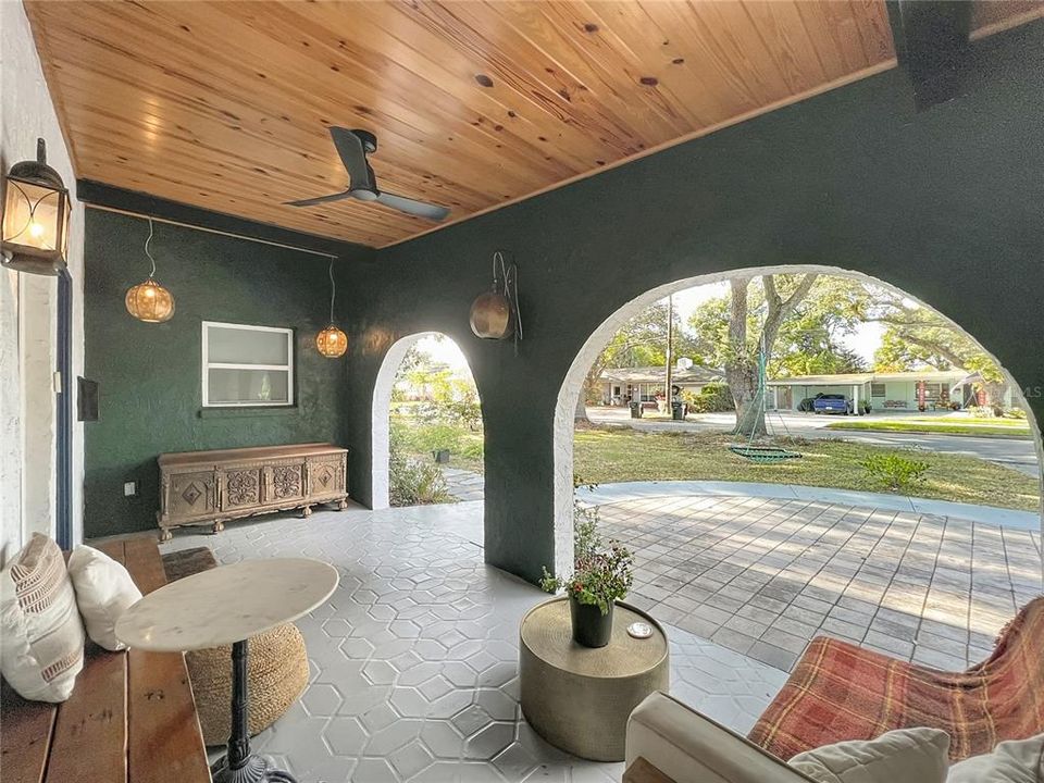 Activo con contrato: $594,990 (3 camas, 2 baños, 1568 Pies cuadrados)