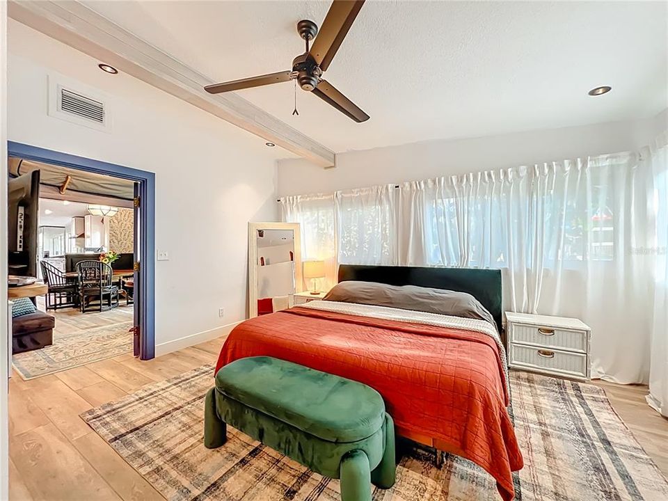 Activo con contrato: $594,990 (3 camas, 2 baños, 1568 Pies cuadrados)