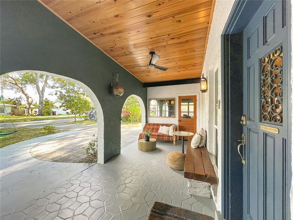 Activo con contrato: $594,990 (3 camas, 2 baños, 1568 Pies cuadrados)