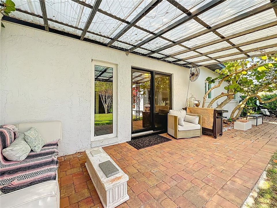 Activo con contrato: $594,990 (3 camas, 2 baños, 1568 Pies cuadrados)