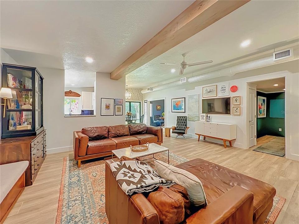 Activo con contrato: $594,990 (3 camas, 2 baños, 1568 Pies cuadrados)