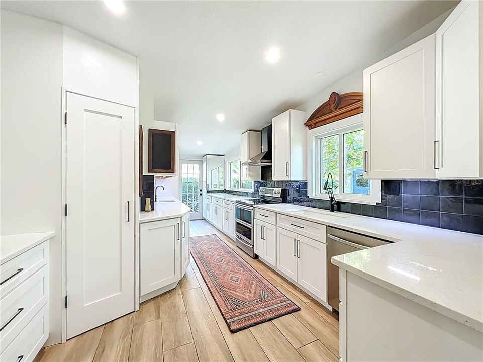 Activo con contrato: $594,990 (3 camas, 2 baños, 1568 Pies cuadrados)