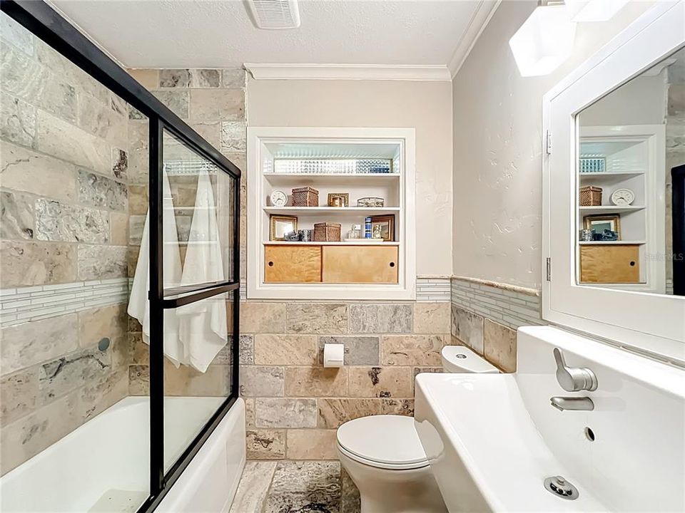 Activo con contrato: $594,990 (3 camas, 2 baños, 1568 Pies cuadrados)