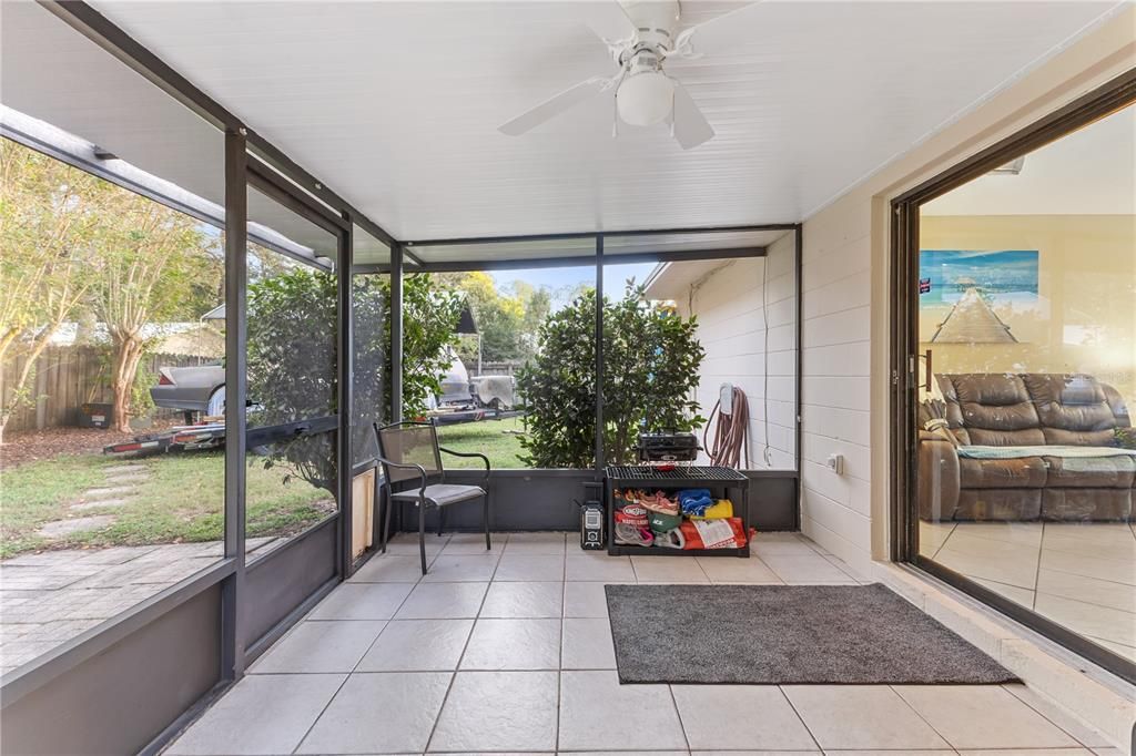 For Sale: $265,900 (2 beds, 2 baths, 1074 Square Feet)