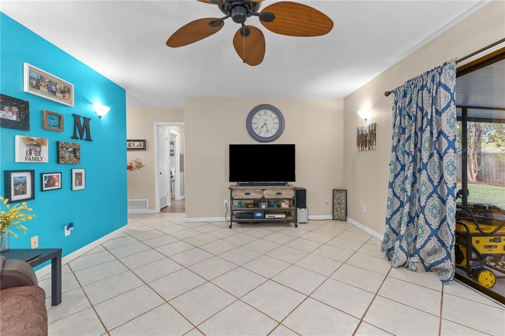 For Sale: $265,900 (2 beds, 2 baths, 1074 Square Feet)