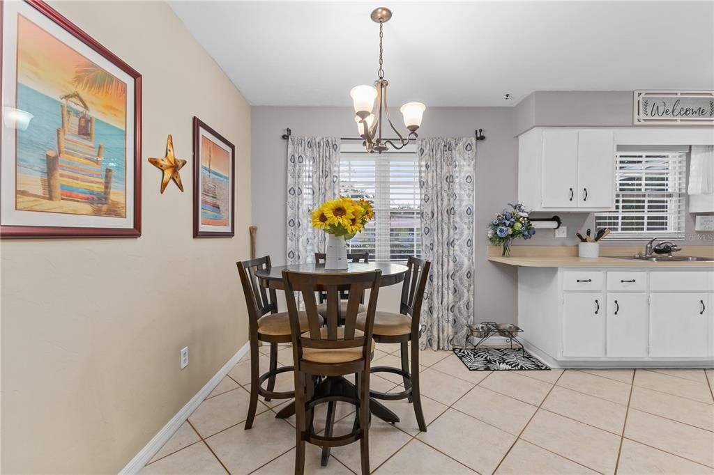 For Sale: $265,900 (2 beds, 2 baths, 1074 Square Feet)